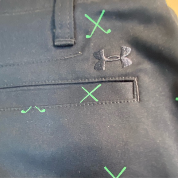 BOYS 14, UNDER ARMOUR GOLF ⛳️ SHORTS. GREEN GOLF CLUBS ON NAVY SHORT. - Picture 5 of 5